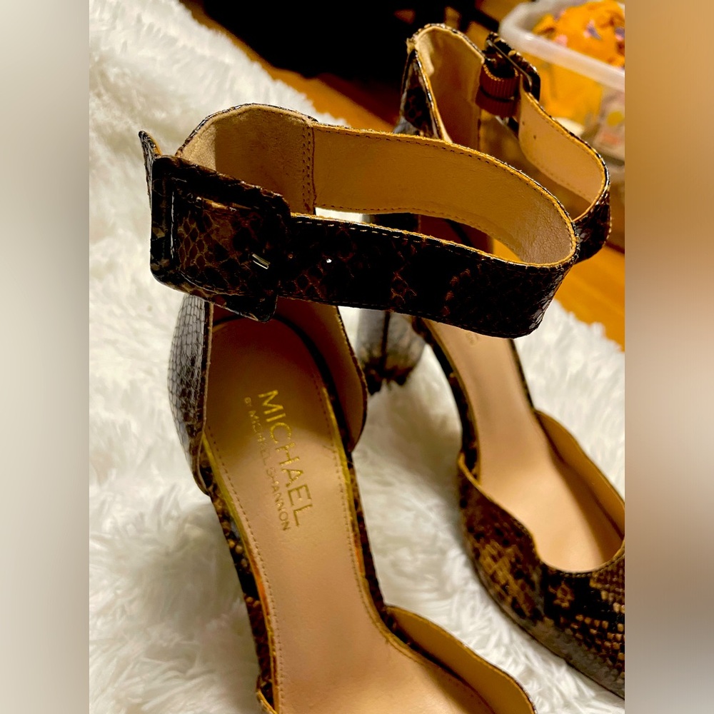 Snakeskin pointed toe ankle strap